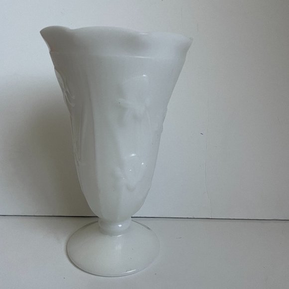Vintage Jeannette Milk Glass Herringbone Irises Pattern Footed Vase 9” Great - Picture 3 of 8